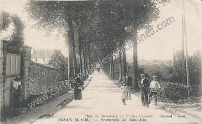 Carte postale ancienne Promenade de Saint-Aile — Rebais (Seine-et-Marne)