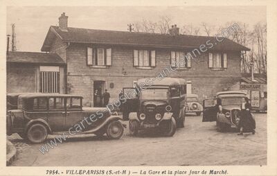 Carte postale ancienne La Gare et la place Jour de Marché — Villeparisis (Seine-et-Marne)