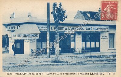 Carte postale ancienne L'Arrêt de l'autobus · Café Bar — Villeparisis (Seine-et-Marne)