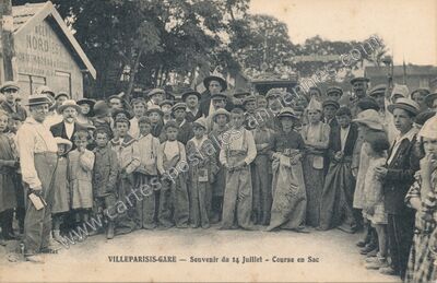 Carte postale ancienne Souvenir du 14 Juillet - Course en Sac — Villeparisis (Seine-et-Marne)