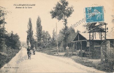 Carte postale ancienne Avenue de la Gare — Villeparisis (Seine-et-Marne)