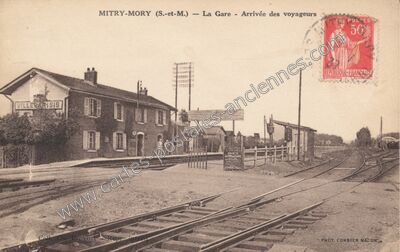 Carte postale ancienne La Gare - Arrivée des voyageurs — Mitry-Mory (Seine-et-Marne)