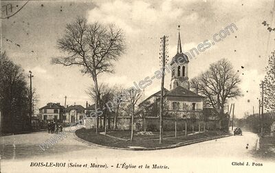 Carte postale ancienne L'Église et la Mairie — Bois-le-Roi (Seine-et-Marne)