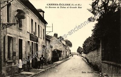 Carte postale ancienne Le Bureau de Tabac et Grande Rue — Cannes-Écluse (Seine-et-Marne)