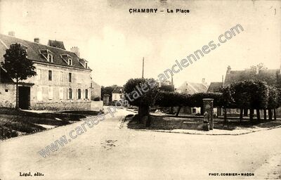 Carte postale ancienne La Place — Chambry (Seine-et-Marne)