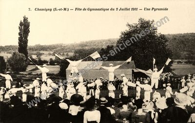 Carte postale ancienne Fête de Gymnastique du 2 Juillet 1911 — Une Pyramide — Chamigny (Seine-et-Marne)