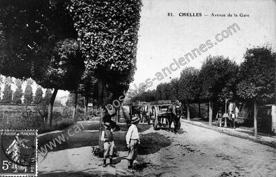 Carte postale ancienne Avenue de la Gare — Chelles (Seine-et-Marne)