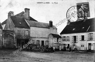 Carte postale ancienne La Place — Choisy-en-Brie (Seine-et-Marne)