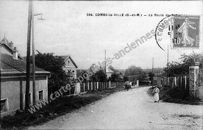 Carte postale ancienne La Route des — Combs-la-Ville (Seine-et-Marne)