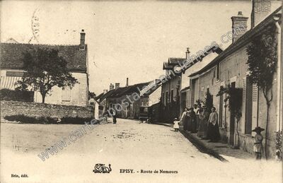 Carte postale ancienne Route de Nemours — Épisy (Seine-et-Marne)