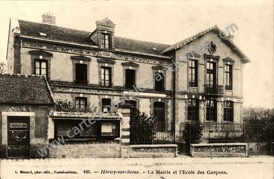 Carte postale ancienne La Mairie et l'Ecole des Garçons — Héricy (Seine-et-Marne)