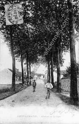 Carte postale ancienne Avenue de la Gare — Jouy-le-Châtel (Seine-et-Marne)