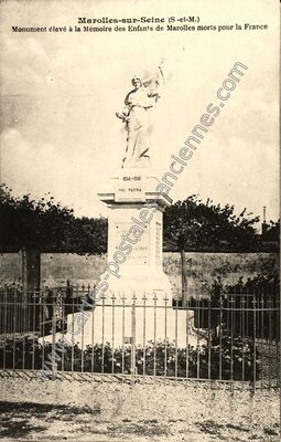 Carte postale ancienne Monument élevé à la Mémoire des Enfan's de Marolles morts pour la France — Marolles-sur-Seine (Seine-et-Marne)