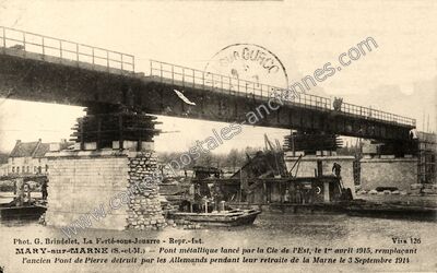 Carte postale ancienne Pont métallique lancé, remplaçant l'ancien Pont de Pierre detruit par les Allemands… — Mary-sur-Marne (Seine-et-Marne)
