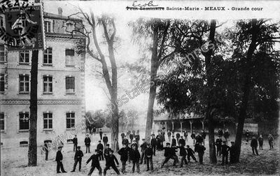 Carte postale ancienne Petit Séminaire Sainte-Marie - Grande cour — Meaux (Seine-et-Marne)