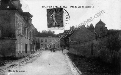 Carte postale ancienne Place de la Mairie — Montry (Seine-et-Marne)