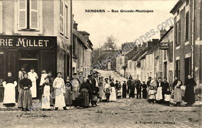 Carte postale ancienne Rue Grande-Montagne — Nemours (Seine-et-Marne)