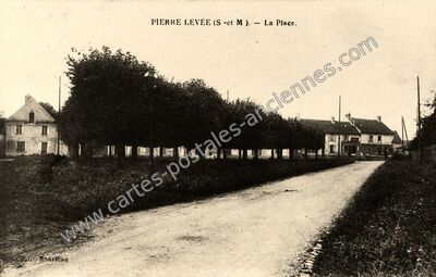 Carte postale ancienne La Place — Pierre-Levée (Seine-et-Marne)