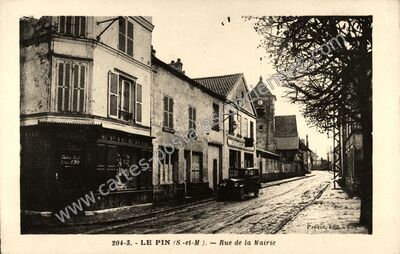 Carte postale ancienne Rue de la Mairie — Le Pin (Seine-et-Marne)