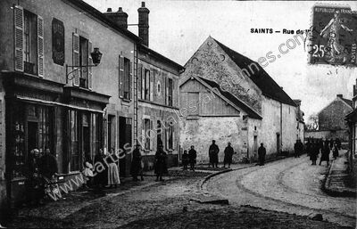 Carte postale ancienne Rue de V — Saints (Seine-et-Marne)