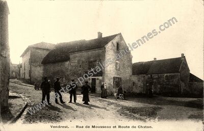 Carte postale ancienne Rue de Mousseau et Route de Chaton — Vendrest (Seine-et-Marne)