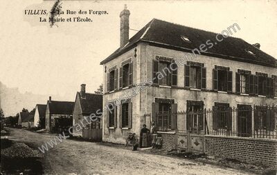 Carte postale ancienne La Rue des Forges. La Mairie et l'École — Villuis (Seine-et-Marne)