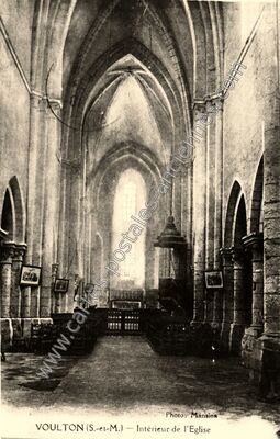 Carte postale ancienne Intérieur de l'Eglise — Voulton (Seine-et-Marne)
