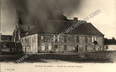 Carte postale ancienne Ferme de l'ancien Prieuré — Voulton (Seine-et-Marne)