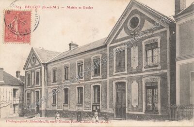 Carte postale ancienne Mairie et Ecoles — Bellot (Seine-et-Marne)