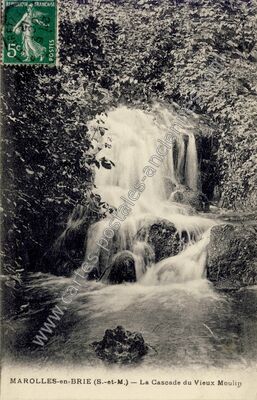 Carte postale ancienne La Cascade du Vieux Moulin — Marolles-en-Brie (Seine-et-Marne)