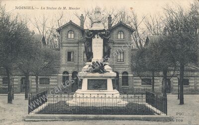 Carte postale ancienne La Statue de M. Menier — Noisiel (Seine-et-Marne)