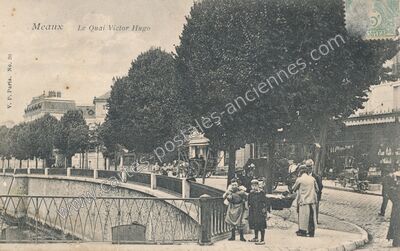 Carte postale ancienne Le Quai Victor Hugo — Meaux (Seine-et-Marne)