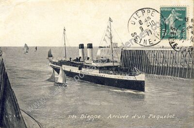 Carte postale ancienne Arrivée d'un Paquebot — Dieppe (Seine-Maritime)