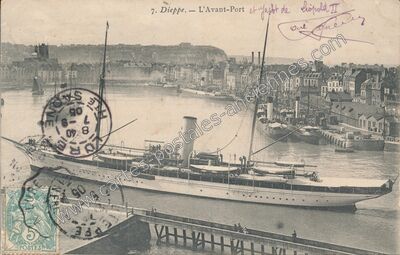 Carte postale ancienne L'Avant-Port et yacht de Léopold II — Dieppe (Seine-Maritime)