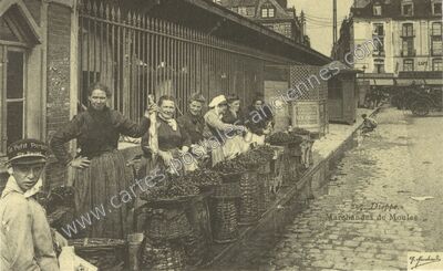 Carte postale ancienne Marchandes de Moules — Dieppe (Seine-Maritime)