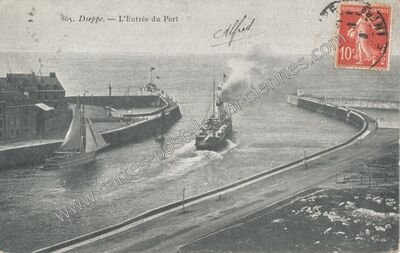 Carte postale ancienne L'Entrée du Port — Dieppe (Seine-Maritime)