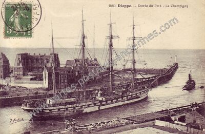 Carte postale ancienne Entrée du Port. - Le Champigny — Dieppe (Seine-Maritime)