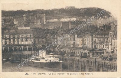 Carte postale ancienne La Gare maritime, le Château et les Falaises — Dieppe (Seine-Maritime)