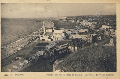 Carte postale ancienne La Plage et Casino - Vue prise du Vieux Château — Dieppe (Seine-Maritime)