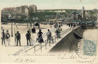 Carte postale ancienne Le Boulevard Maritime, vers le Château — Dieppe (Seine-Maritime)