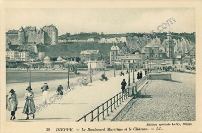 Carte postale ancienne Le Boulevard Maritime et le Château — Dieppe (Seine-Maritime)