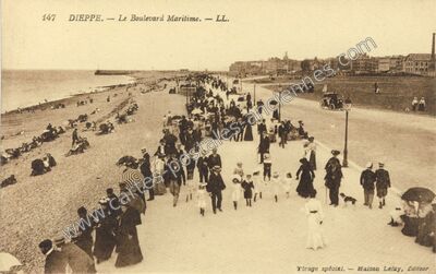 Carte postale ancienne Le Boulevard Maritime — Dieppe (Seine-Maritime)