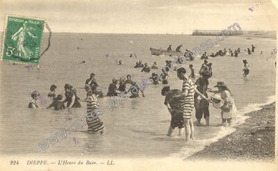 Carte postale ancienne L'Heure du Bain — Dieppe (Seine-Maritime)