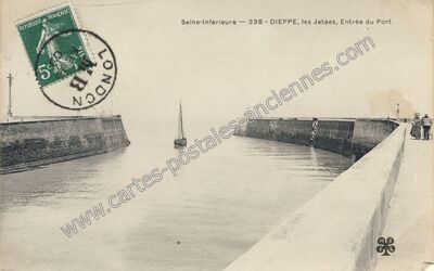 Carte postale ancienne Les Jetées, Entrée du Port — Dieppe (Seine-Maritime)