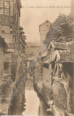 Carte postale ancienne Vieilles Maisons sur le Puchot, Rue du Glayeul — Elbeuf (Seine-Maritime)