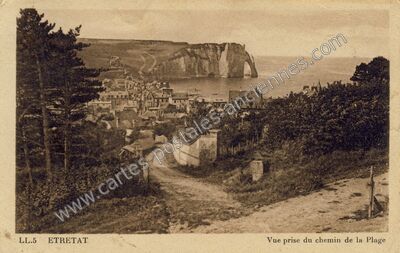 Carte postale ancienne Vue prise du chemin de la Plage — Étretat (Seine-Maritime)