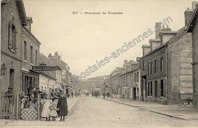 Carte postale ancienne Chaussée de Picardie — Eu (Seine-Maritime)