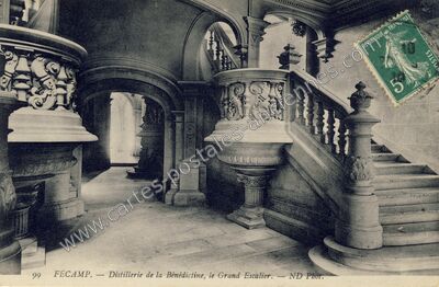 Carte postale ancienne Distillerie de la Bénédictine, le Grand Escalier — Fécamp (Seine-Maritime)