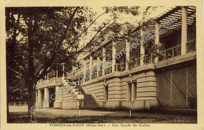 Carte postale ancienne Une façade du Casino — Forges-les-Eaux (Seine-Maritime)