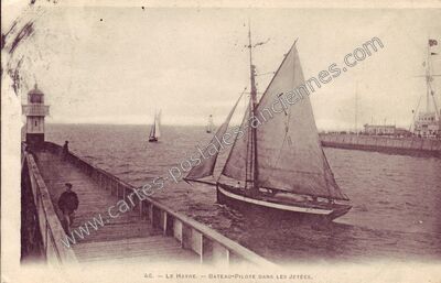 Carte postale ancienne Bateau-pilote dans les jetées — Le Havre (Seine-Maritime)